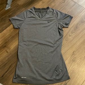 WOMEN’S NIKE PRO COMBAT T-SHIRT